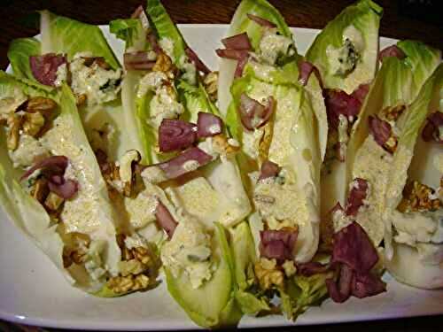 SALADE D'ENDIVES, ROQUEFORT ET NOIX SAUCE CREMEUSE