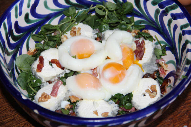 SALADE DE CRESSON DE MEREVILLE, CHEVRE SAINTE-MAURE, LARDONS ET NOIX