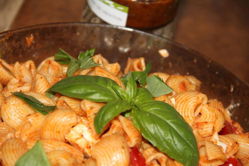 SALADE DE PATES AU PESTO ROUGE