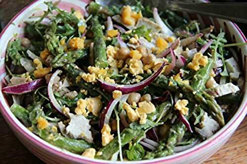 SALADE DE POIS CHICHES, ASPERGES VERTES, ROQUETTE ET OIGNON VIOLET