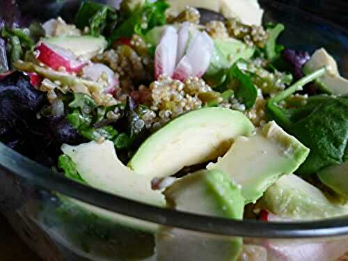 SALADE DE QUINOA, HARICOTS VERTS, RADIS ET AVOCAT HASS