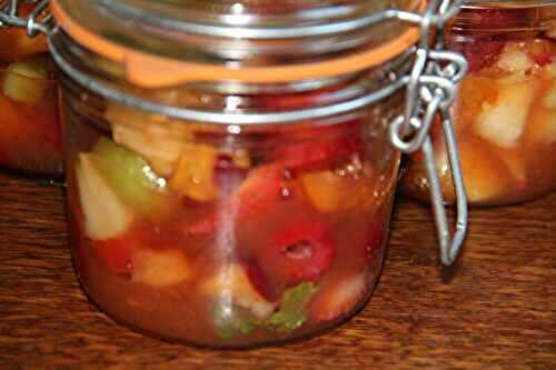 SALADE FRUITS FRAIS D'ETE AU SIROP PARFUME IN A JAR