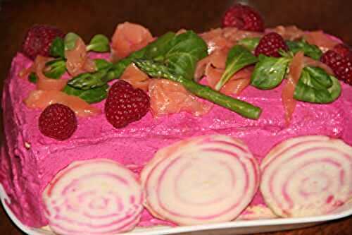 SANDWICH-CAKE GIRLY SAUMON, BETTERAVE, FRAMBOISES ET POMME VERTE