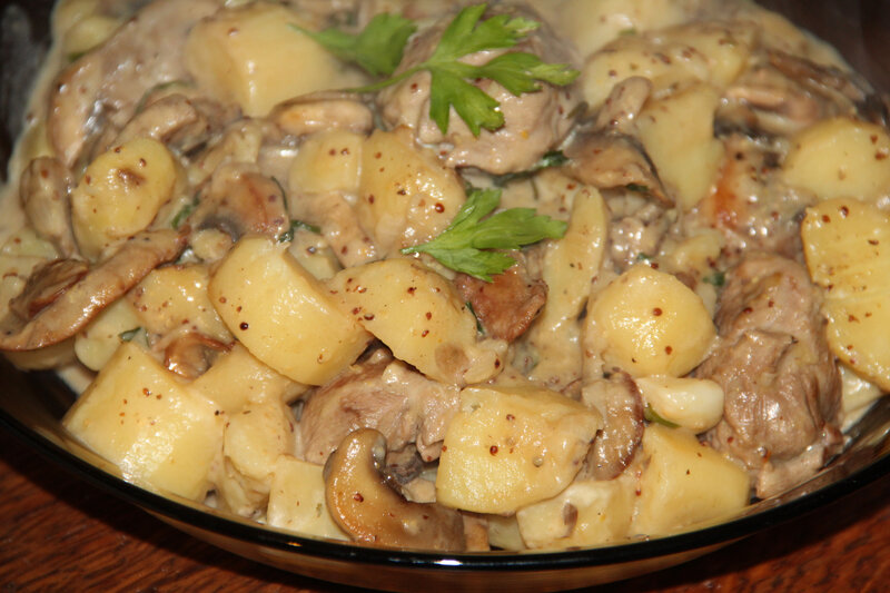 SOT-L'Y-LAISSE DE DINDE, POMMES DE TERRE, CHAMPIGNONS, ET LEUR SAUCE CREME ET MOUTARDE