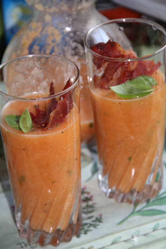 SOUPE DE MELON AU BASILIC, JAMBON SEC ET PINEAU DES CHARENTES