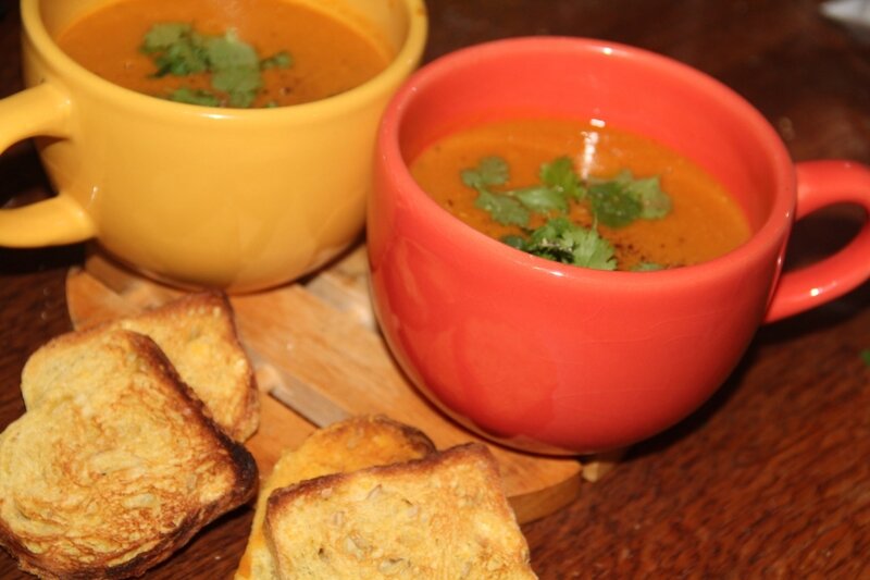 SOUPE TOMATEE AUX LENTILLES CORAIL ET AUX EPICES