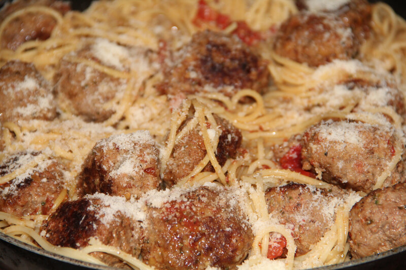 SPAGHETTI AUX BOULETTES ET A LA SAUCE TOMATE