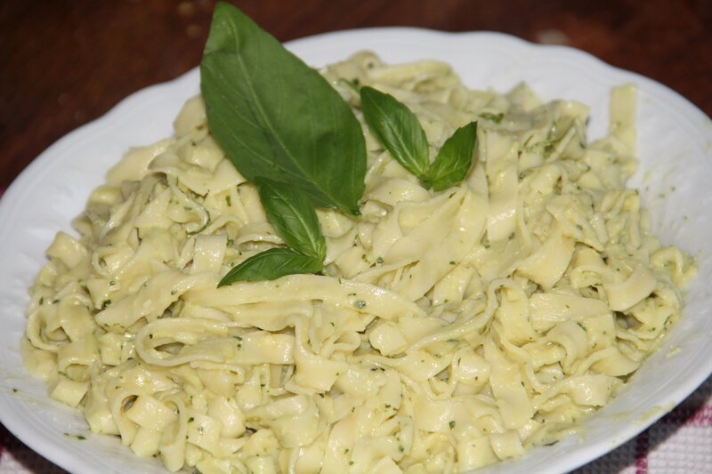 TAGLIATELLES A L'AVOCAT ET AU BASILIC