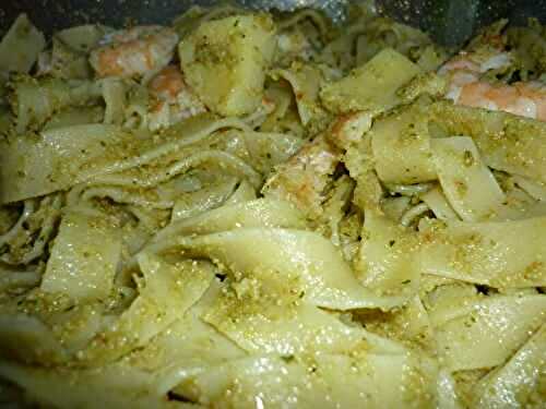 TAGLIATELLES AUX CREVETTES ET PESTO D'AMANDES