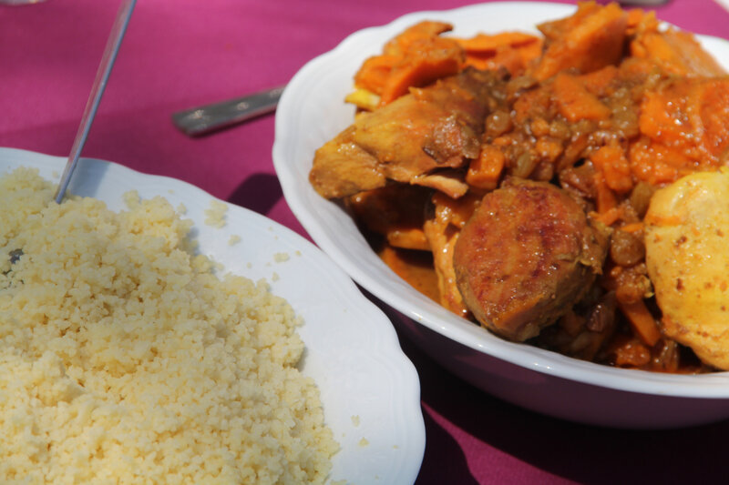 Tajine de poulet aux oignons et raisins secs. - 4passionfood