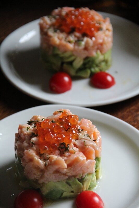 TARTARE AUX DEUX SAUMONS ET A L'AVOCAT