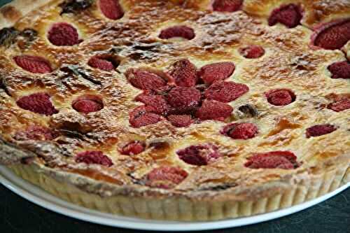 TARTE A LA RHUBARBE, FRAISES ET FRAMBOISES