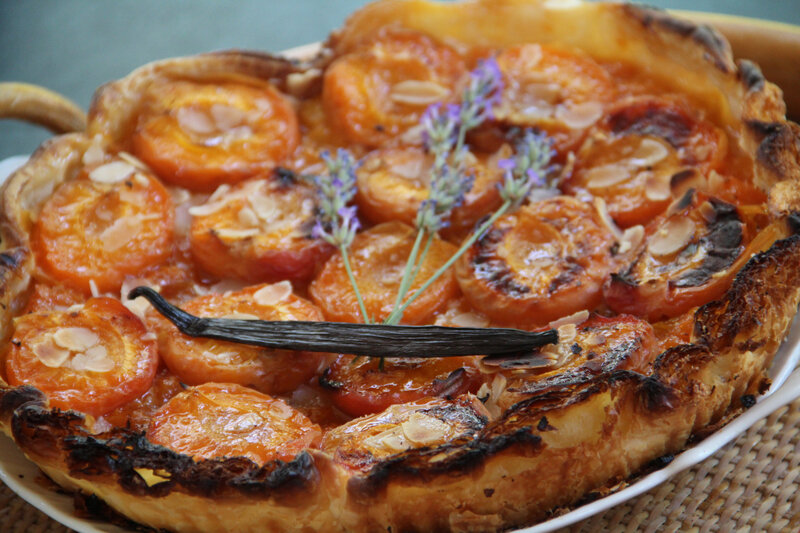 TARTE AUX ABRICOTS ET AMANDES ROTIES PARFUM LAVANDE