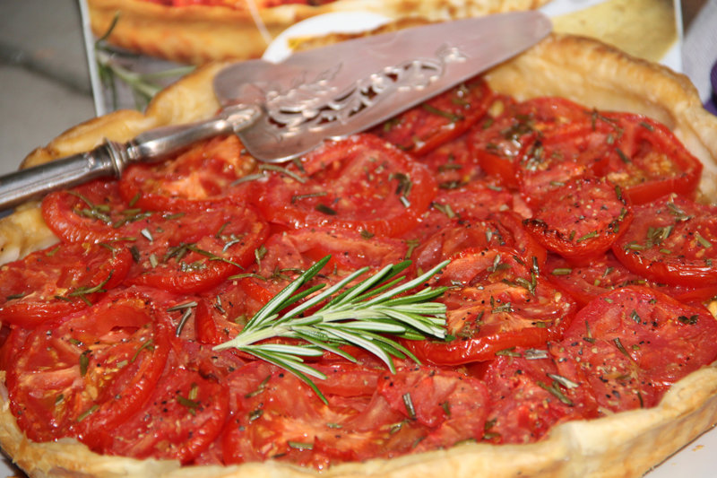 TARTE AUX TOMATES, CHUTNEY DE MANGUES ET CHEDDAR