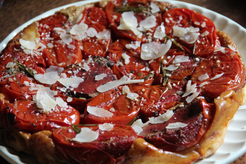 TARTE TATIN DE TOMATES A LA MOUTARDE