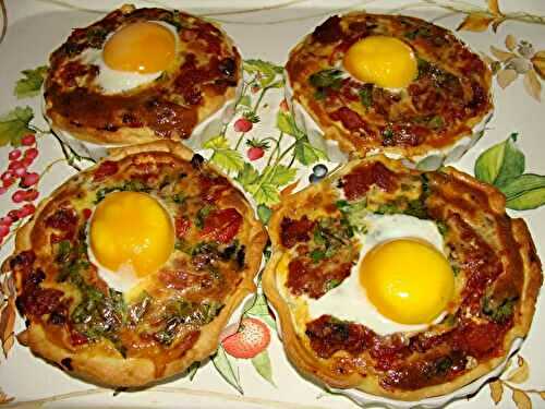 TARTELETTES MIROIR OEUFS, CHAMPIGNONS, TOMATES