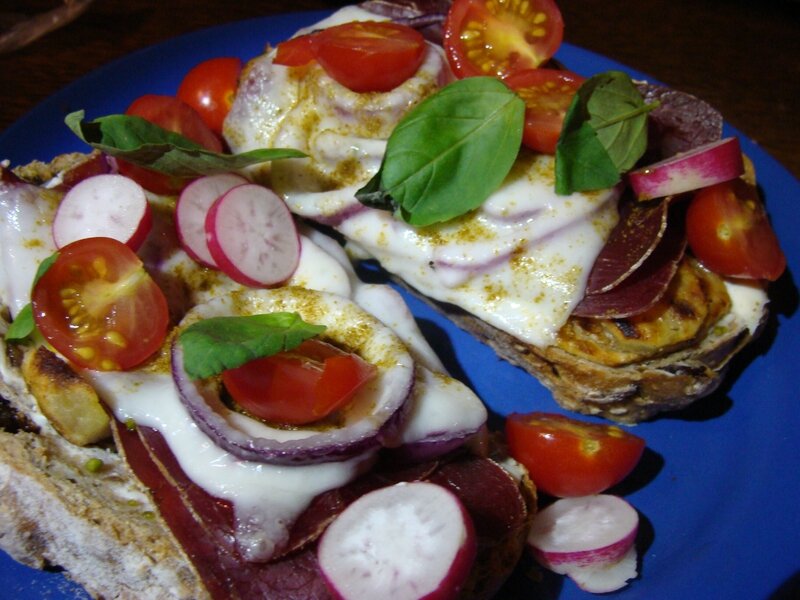 TARTINES CHAUDES A LA TOMME DE CHEVRE