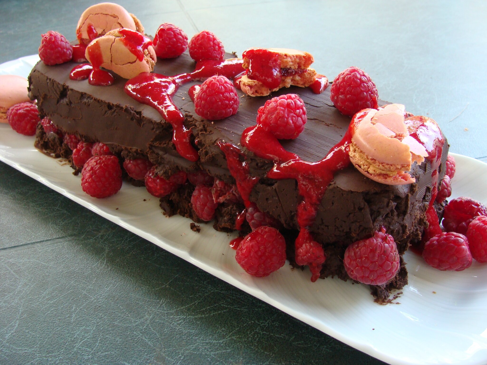 TERRINE CHOCOLAT FRAMBOISE, COULIS AU SUCRE PETILLANT