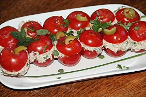 TOMATES COCKTAIL FARCIES AUX SARDINES, FROMAGE FRAIS ET OLIVES