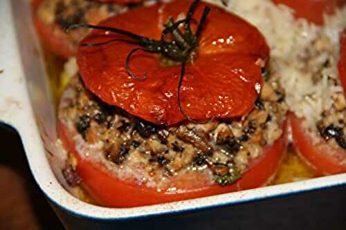 TOMATES FARCIES AU POULET, AUX CHAMPIGNONS ET AU FROMAGE FRAIS