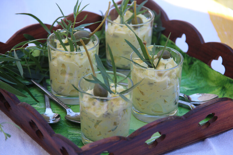 VERRINES D'OEUFS AUX CAPRES, ANCHOIS ET ESTRAGON