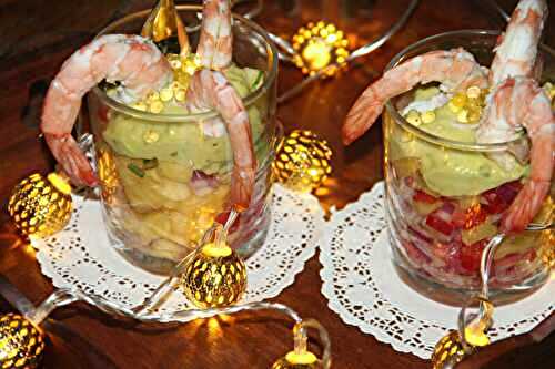 VERRINES DE GAMBAS, MELI-MELO DE POIVRON, AVOCAT, OIGNON ROUGE ET ANANAS, MAYONNAISE A L'AVOVAT