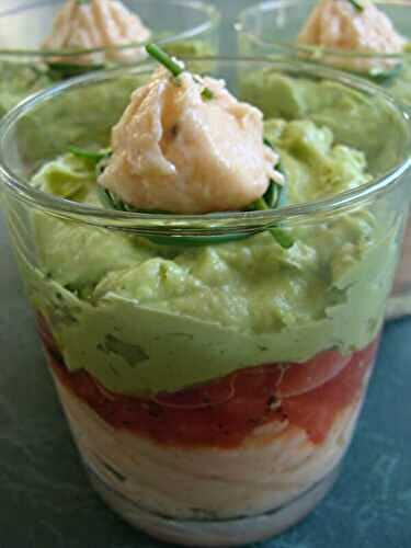 VERRINES DE SAUMON FUME ET AVOCAT TARTARE DE TOMATE