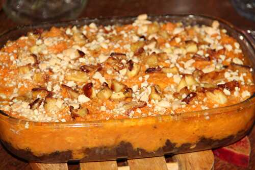 PARMENTIER DE BOUDIN NOIR AUX OIGNONS, PATATES DOUCES, POMME ET AMANDES