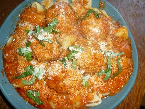 BOULETTES DE DINDE AUX OLIVES FARCIES, COULIS TOMATES ET POIVRONS