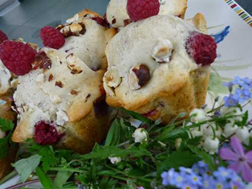 MUFFINS AUX FRAMBOISES ET NOISETTES