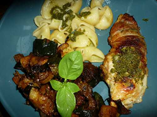 BLANCS DE POULET FARCIS AU PESTO DE BASILIC EN CHEMISE DE LARD