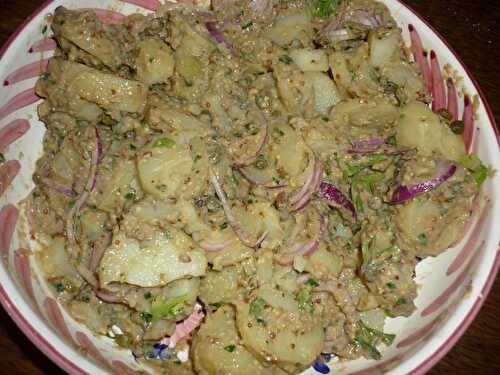 SALADE DE POMMES DE TERRE, OIGNONS ROUGES ET CAPRES EN VINAIGRETTE DE SARDINES