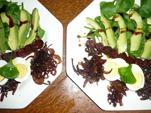 SALADE DE POURPIER, AVOCAT, CHORIZO GRILLE ET OIGNONS COMPOTES