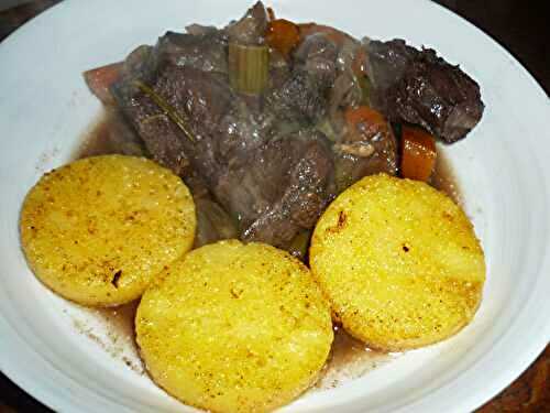 JOUES DE BOEUF CONFITES AU GINGEMBRE, VIN ROUGE, PORTO ET CREME DE PRUNEAUX