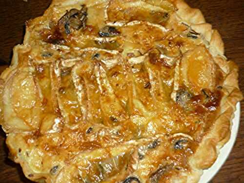 QUICHE FERMIERE AUX CHAMPIGNONS DE PARIS, LARD ET NEUFCHATEL