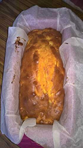 Gâteau au yaourt facile de Cyril Lignac avec morceaux de pommes