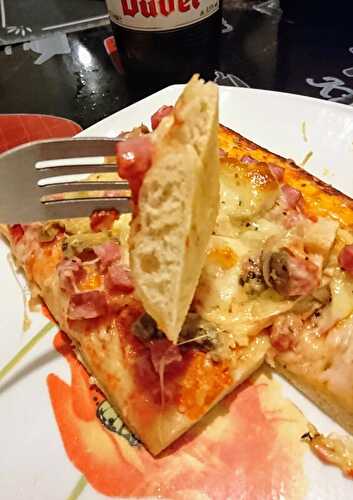 Pâte à pizza épaisse et moelleuse avec le companion du livre 1001 menus