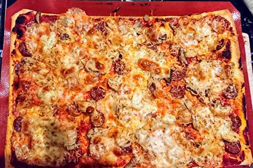 Pizza épaisse et moelleuse avec le companion ,recette de Brice - bienvenue dans la cuisine de Carole