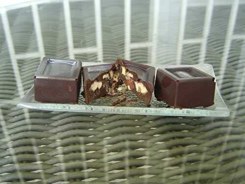 Les chocolats noirs fourrés aux noisettes caramélisées de Julie