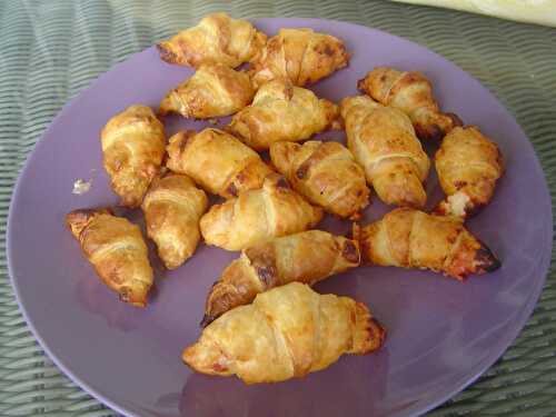 Petits croissants chèvre tomate