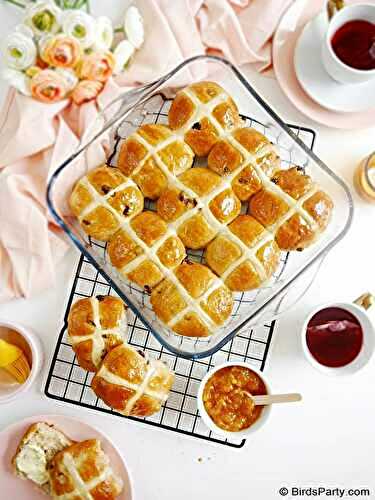 Petits Pains Sucrés de Pâques à la Cannelle et aux Raisins Secs