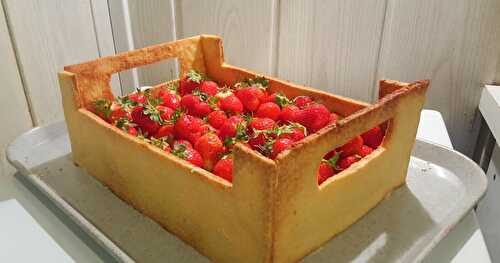 Le gâteau cagette de fraises  au chocolat blanc