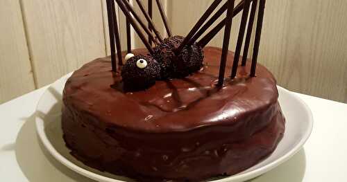L'affreux gâteau pour Halloween: Le gâteau araignée