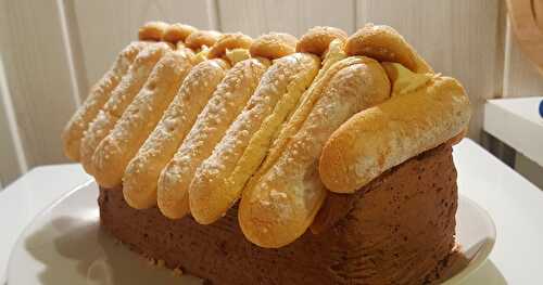 Le gâteau chalet de Noël, aux poires et au caramel beurre salé