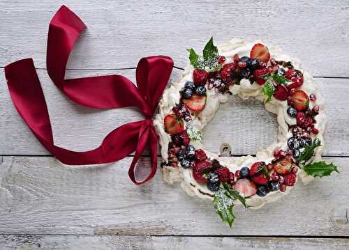 Recette Pavlova de Noël aux fruits rouges en couronne facile