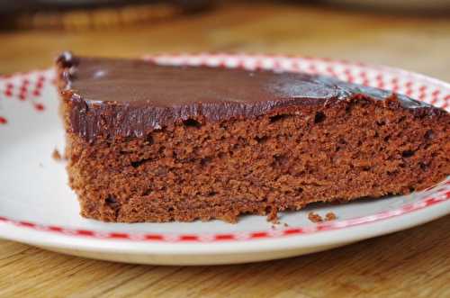 Gâteau moelleux au chocolat à décorer