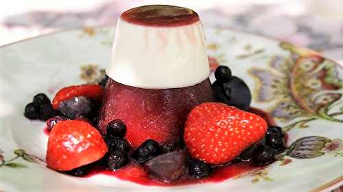 Panna cotta sur gelée de fruits rouges