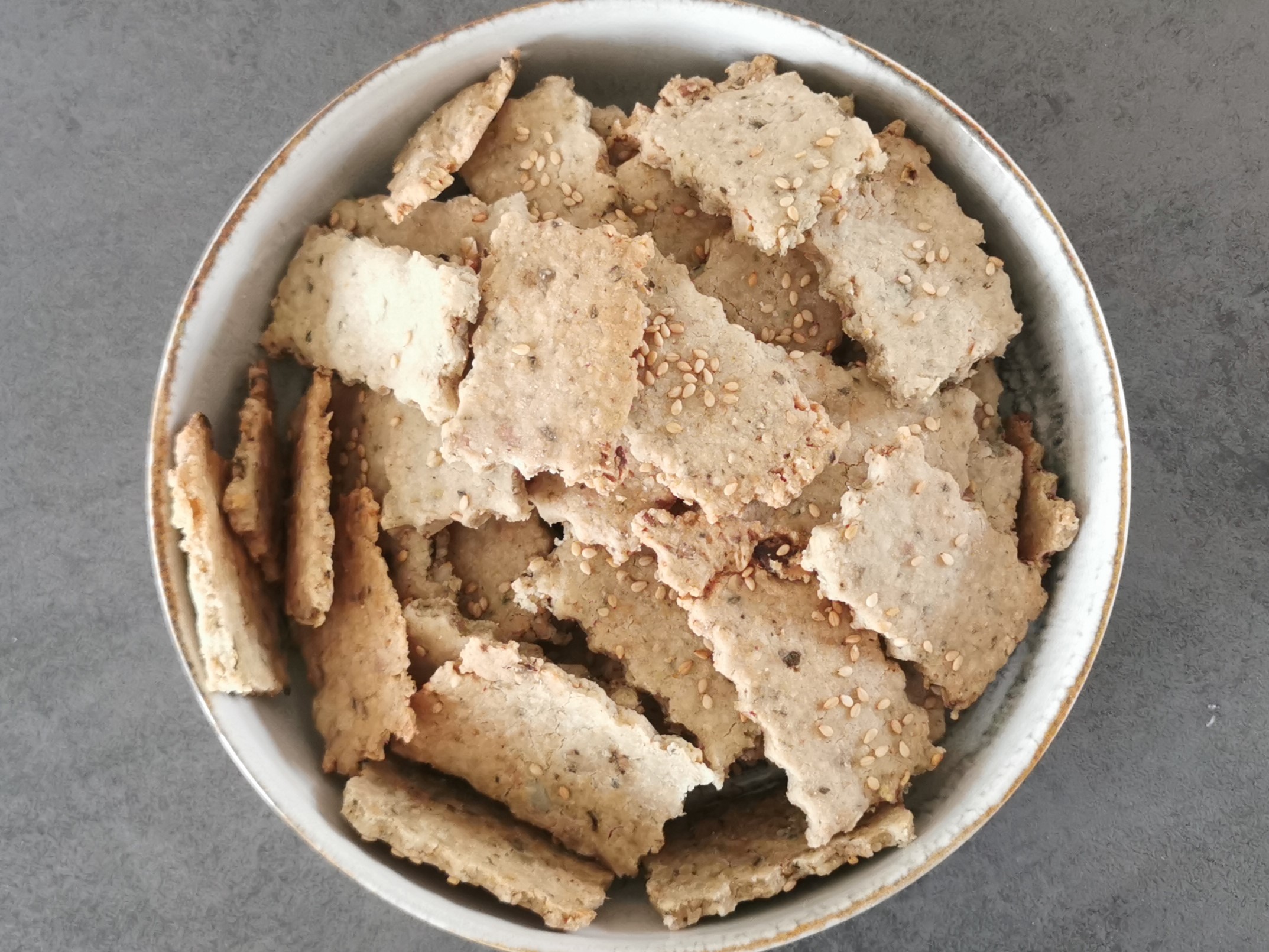 Crackers au graines et sésame sans gluten
