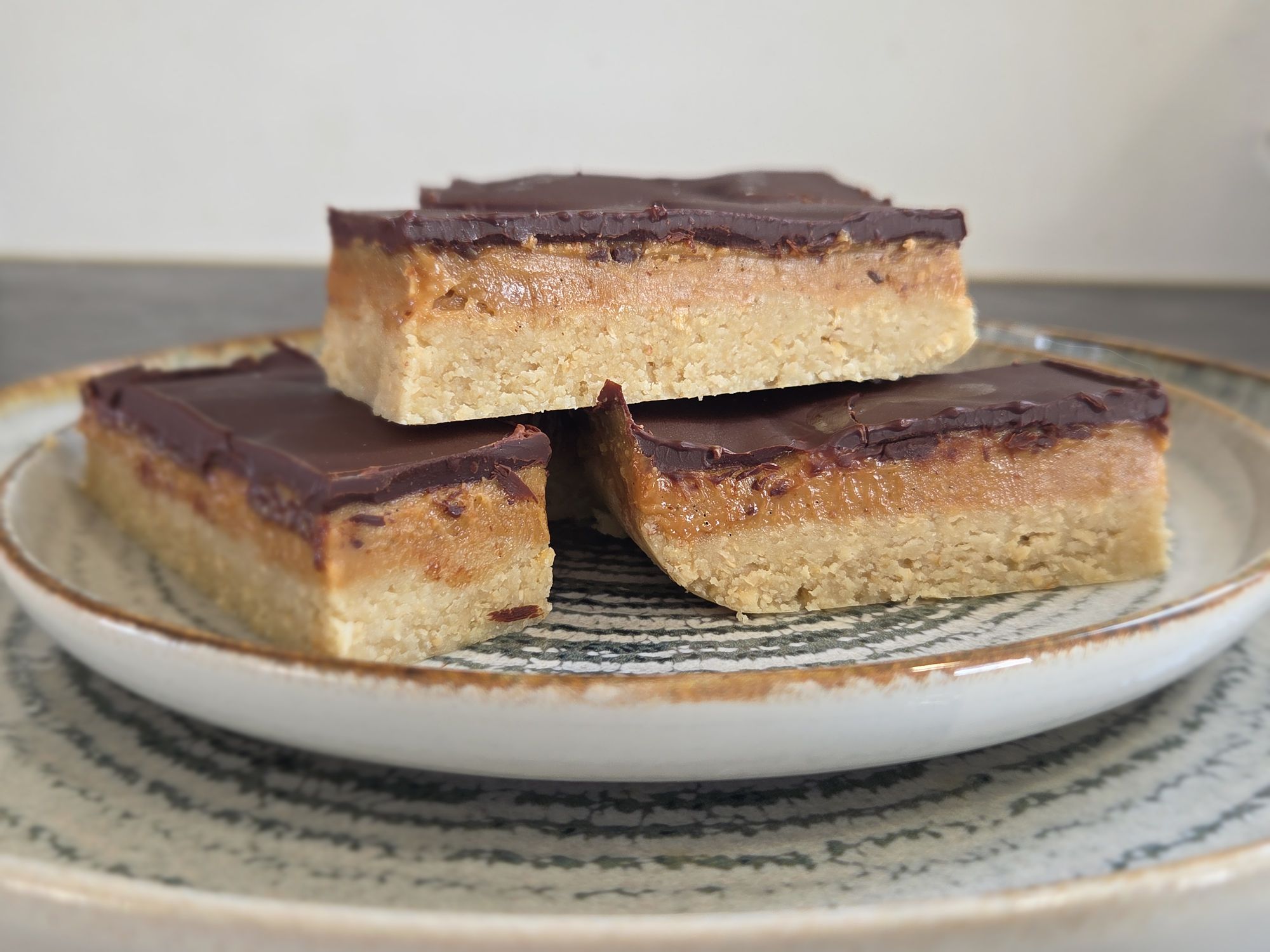 Barres vegan façon Twix sans gluten (sans cuisson)