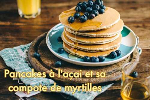 Pancakes à l'açaï et compote de myrtilles